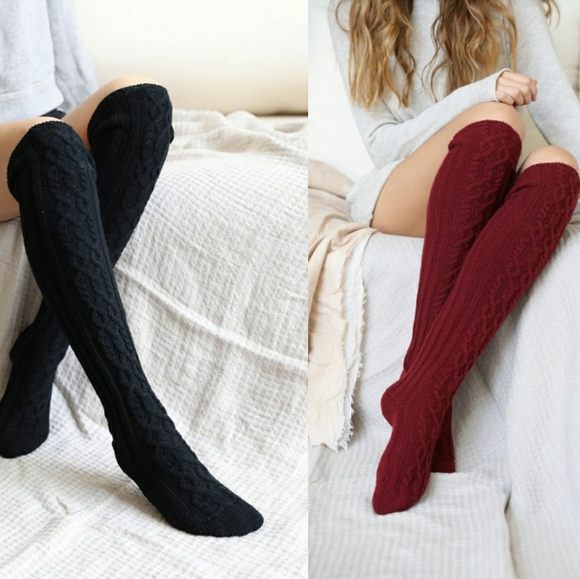 Black Knee High Cable Knit Socks - Picture 3 of 3